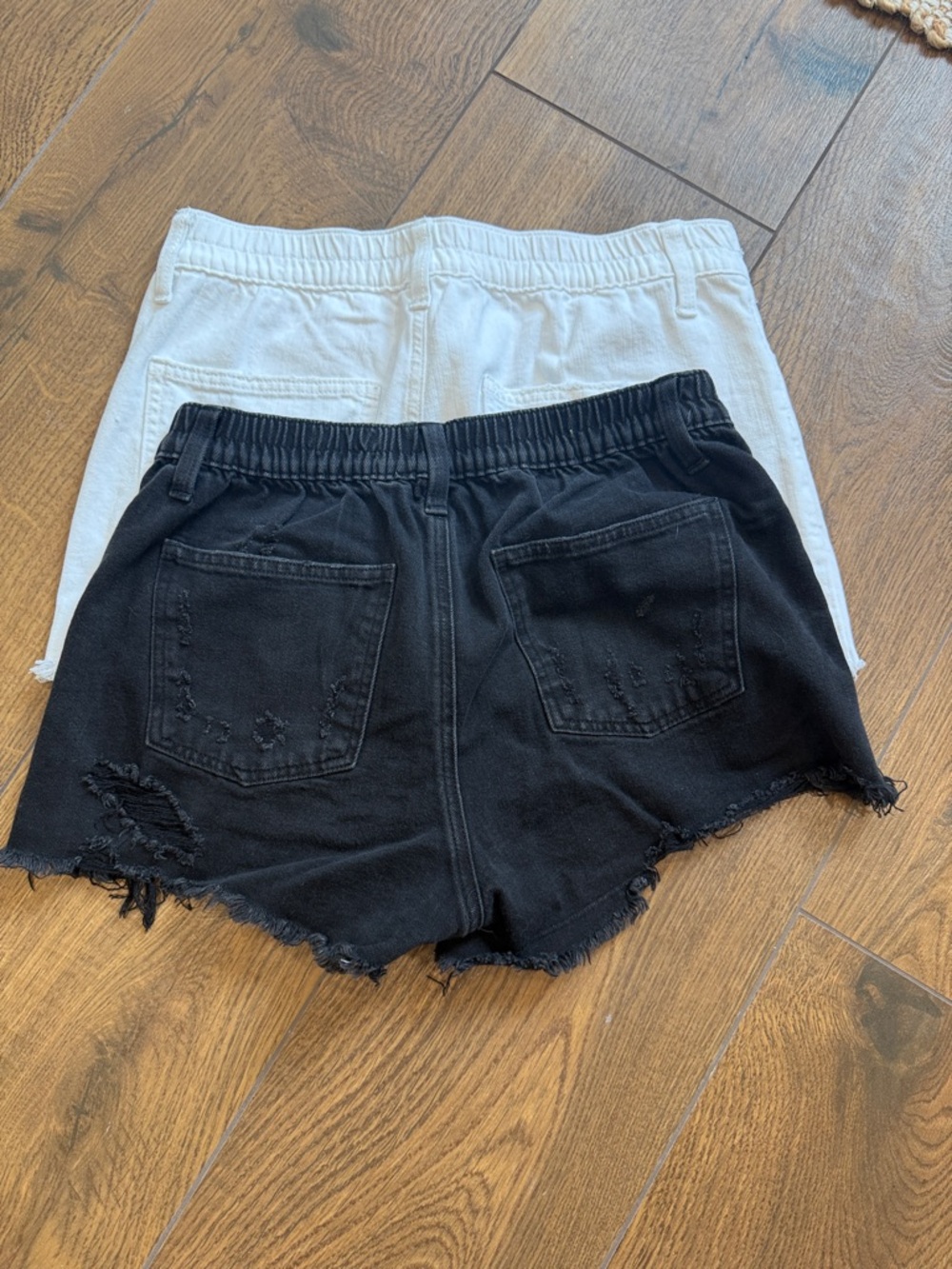Aerie Women’s Distressed Frayed Hem Shorts - Black and White Size- Small - Picture 5 of 8